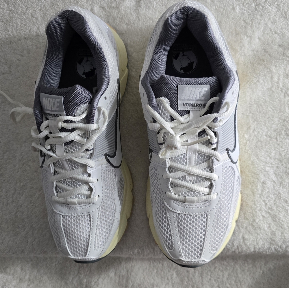 Nike Zoom Vomero 5 FJ2028-101 Men's Size 8.5/Women's Size 10 Summit White Shoes - Picture 3 of 5